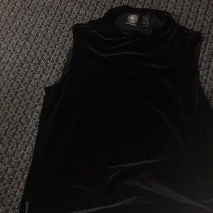 Sleeveless velvet shirt